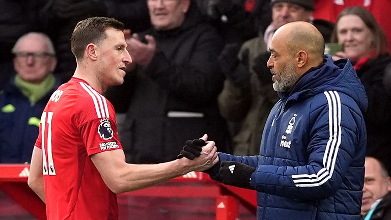 Chris Wood shakes hands wit Nuno Espirito Santo after being substituted