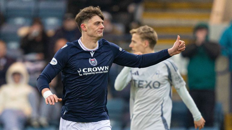 Seb Palmer-Houlden menarik gol ke belakang untuk Dundee