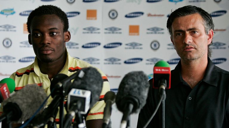 Essien and Mourinho at a press conference to reveal the media as a new Chelsea signature in 2005