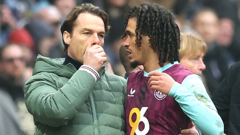 Burnley head coach Scott Parker speaks with Hannibal Mejbri during the Clarets' draw at Preston