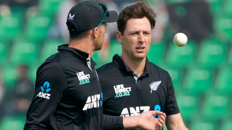 New Zealand's Matt Henry (right), ODI cricket (Associated Press)