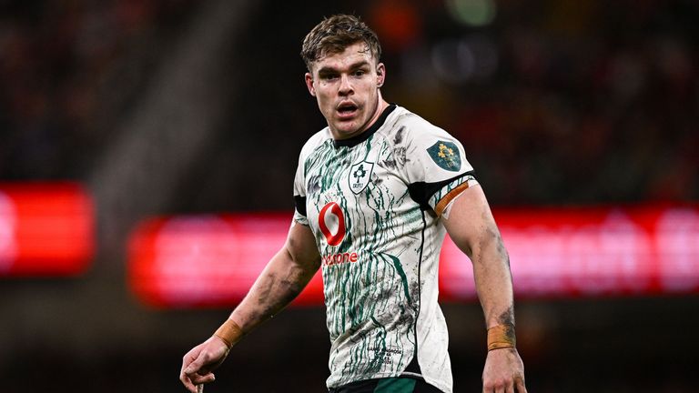 Wales, Inggris - 22 Februari 2025; Garry Ringrose dari Irlandia selama pertandingan Kejuaraan Rugby Guinness Six Nations Rugby antara Wales dan Irlandia di Stadion Principality di Cardiff, Wales. (Foto oleh Ben McShahe/Sportsfile Via Getty Images)