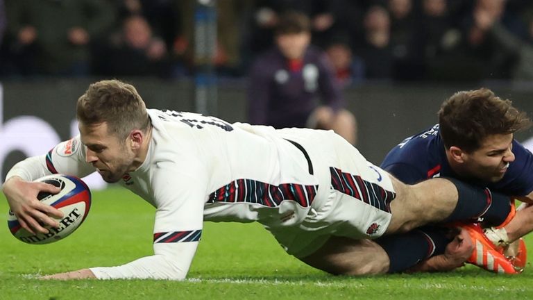 England's Elliot Daly scores the winning try against France