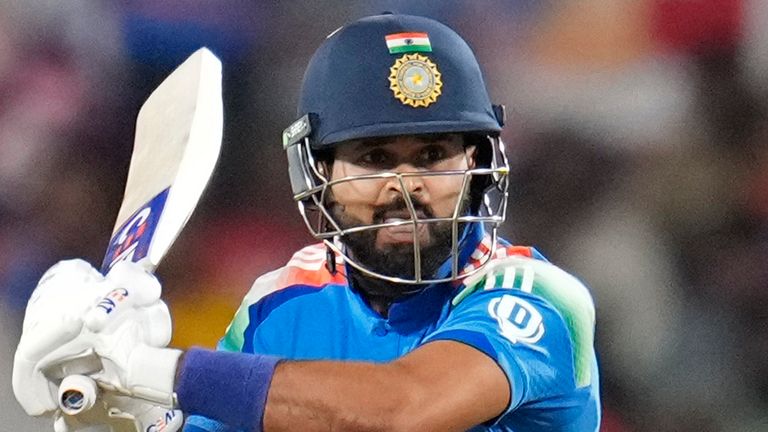 India's Shreyas Iyer bats during the first one day international cricket match between India and England at Vidarbha Stadium in Nagpur, India, Thursday, Feb. 6, 2025. (AP Photo/Aijaz Rahi) 