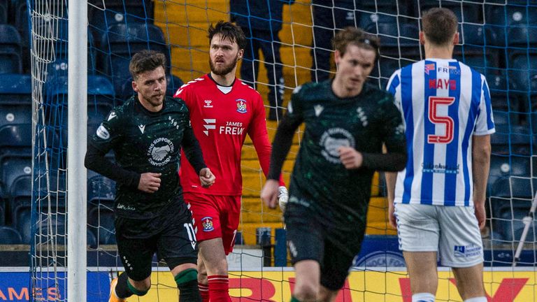 Graham Carey dari St. Johnstone mencetak penghiburan yang terlambat di Rugby Park