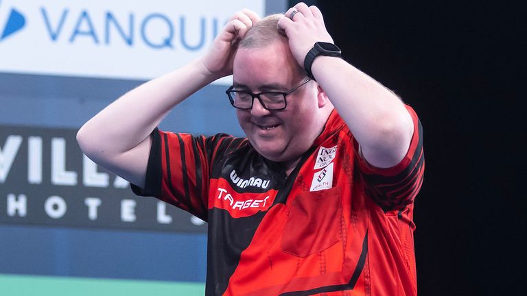 Stephen Bunting holds his head after losing Danny Noppert (Pic: PDC)