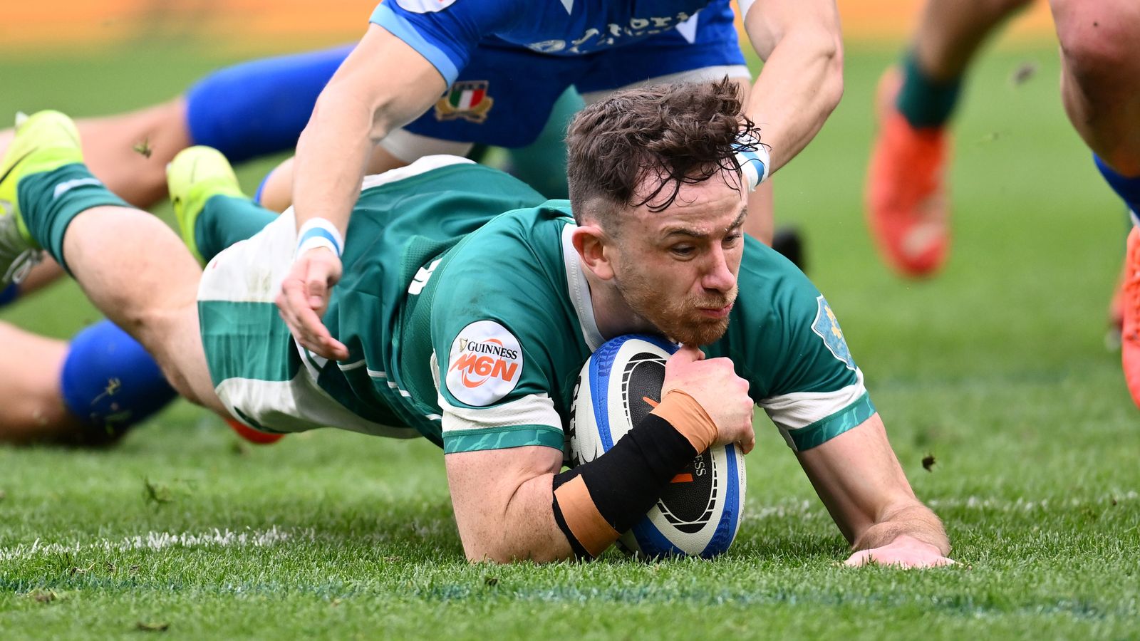 Ireland Keep Six Nations Title Hopes Alive with Gritty Win Over Italy