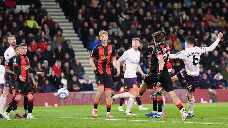 El capitán de Brentford, Christian Norgaard, lo hace 2-1 al equipo de visitante