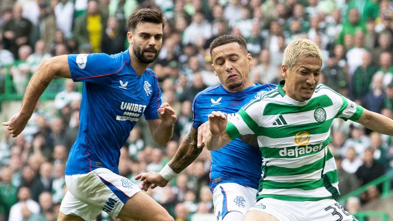 Glasgow, Schotland - 01 september: Celtic ... S Dijen Maida en Rangers James Tavaria Action, een William Hill tussen Celtic en Rangers tijdens de Action Premiership -wedstrijd in Glasgow in Schotland, 1 september 2024. (Foto door Alan Harvey / SNS Group)