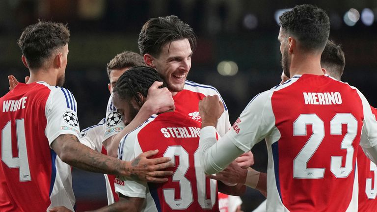 Declan Rice celebra poner a Arsenal por delante contra PSV en la Liga de Campeones  