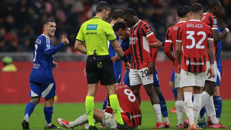 Dele fue expulsado por una falta sobre Ruben Loftus-Cheek