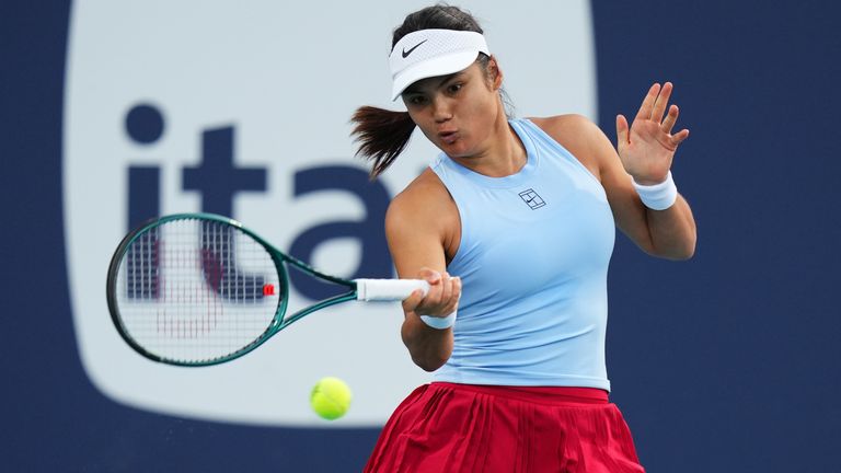 The British Emma Raducanu returns a shot against McCartney Kessler at the 6th day on Maria 2025 in Miami Gardens on March 23, 2025. (Photo by Rich Catry / Getty Images)