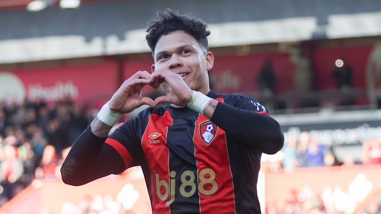 Evanilson dari Bournemouth merayakan setelah mencetak gol untuk membuatnya 1-0