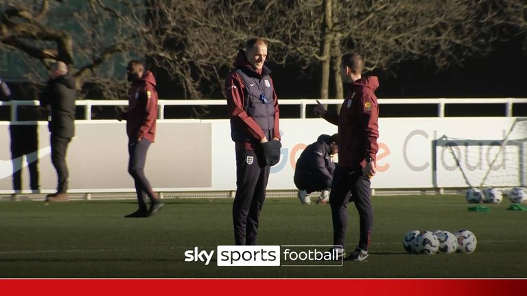 El reportero senior de Sky Sports News, Arb Darset Thomas, estaba en las manos para mirar al gerente de Inglaterra.