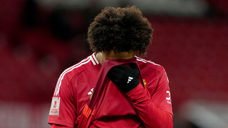 Manchester United's Joshua Zirkzee is dejected at the final whistle