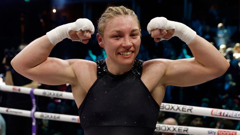 Natasha Jonas v Lauren Price.unstopable, boxxer.pic Lawrence Lustig/Boxxer. (Foto gratis hanya untuk penggunaan editorial). Royal Albert Hall 7/3/2025. World Welterweight Championship Unifikasi. Natasha Jonas v Lauren Price