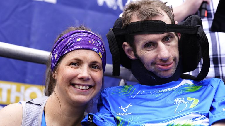 Lindsey Burrow will run the 2025 London Marathon in memory of her late husband Rob who played for Leeds Rhinos