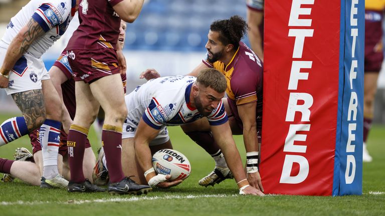 Wakefield Trinity's Mike McMeeken scores the opening try against Huddersfield Giants