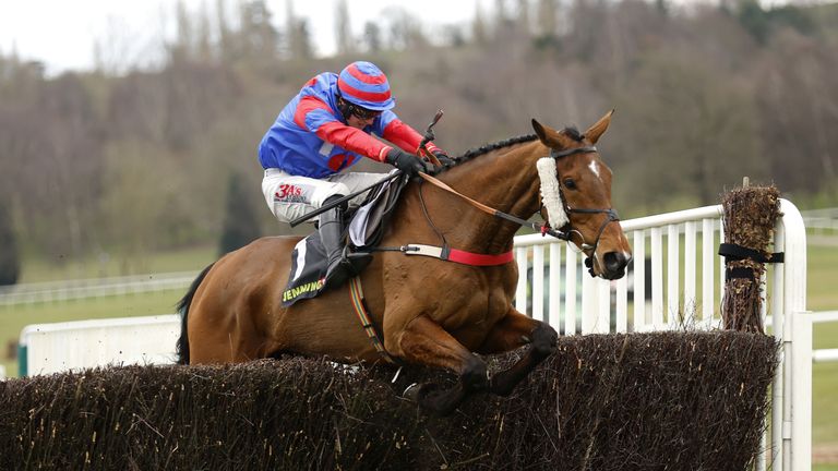 Mr Vango wins the Midlands Grand National