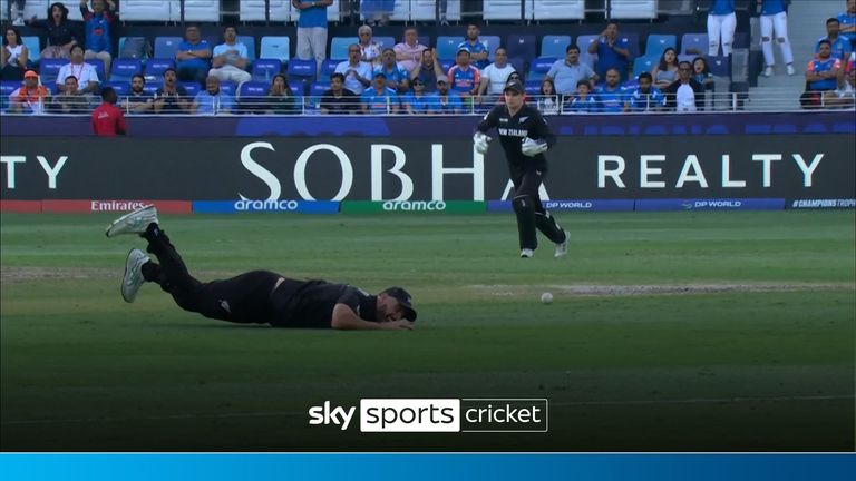 Daryl Mitchell missed a huge opportunity to remove Shubman Gill on six after missing an important one-handed catch.