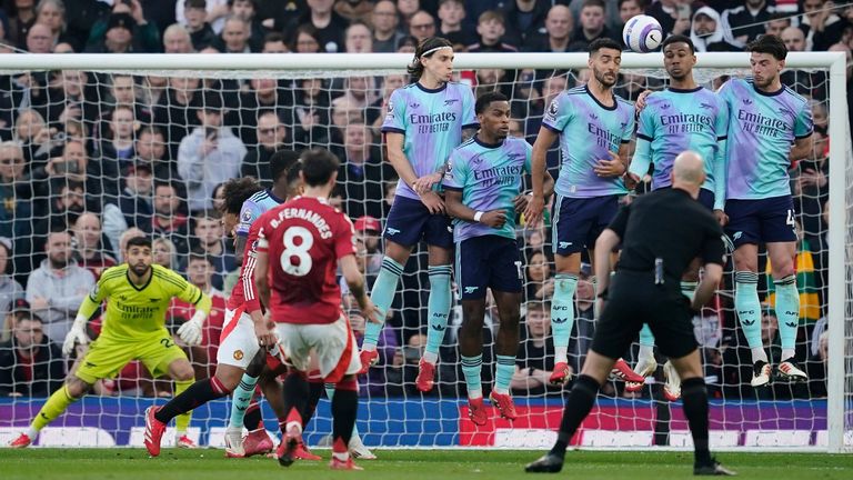 Bruno Fernandes abre el puntaje del Manchester United contra el Arsenal