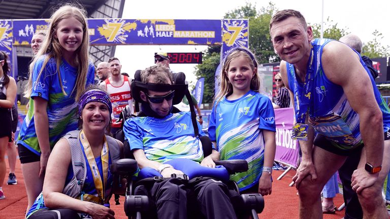 Rob Burrow alongside wife Lindsey, who ran the Leeds half marathon, daughters Macy and Maya and Kevin Sinfield who ran the full marathon in 2024