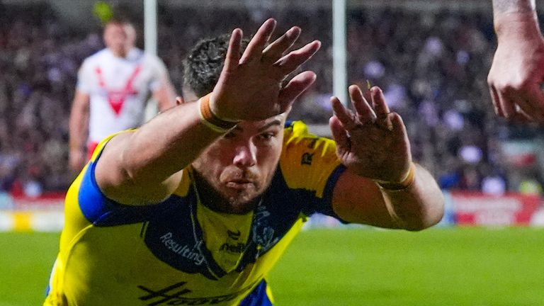 Picture by Olly Hassell/SWpix.com - 21/03/2025 - Rugby League - Betfred Super League Round 5 - St Helens v Warrington Wolves - The Totally Wicked Stadium, St Helens, England - Joe Philbin of Warrington dives for the ball
