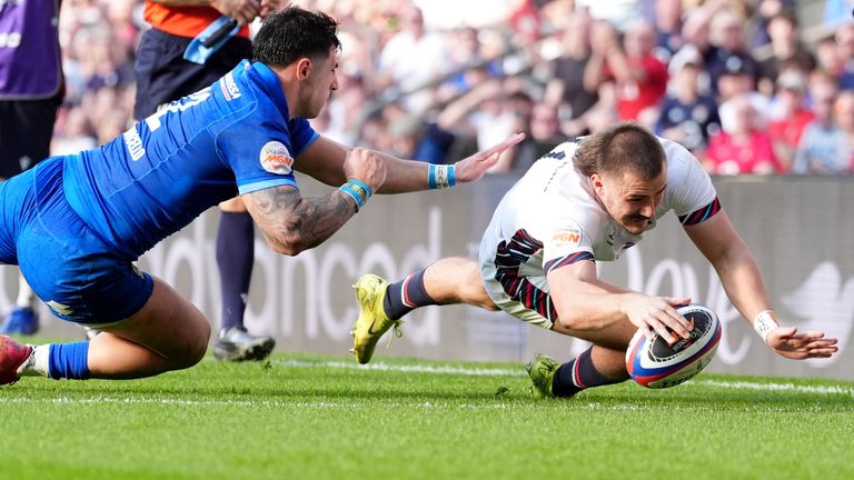 Ollie Sleightholme's third scored in England before the end of the first half to return to the foreground