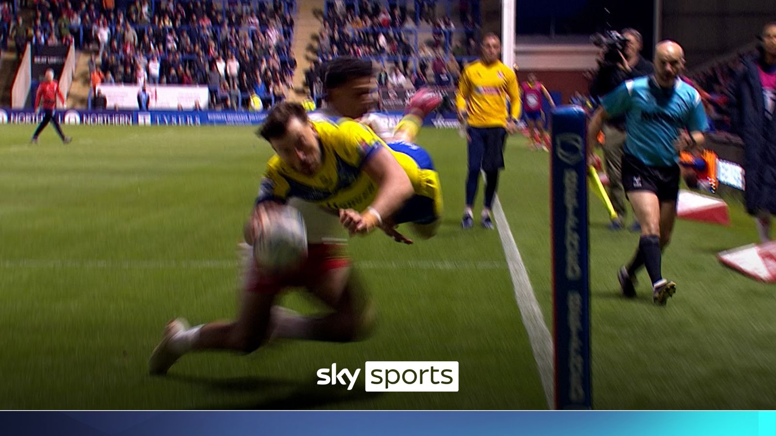 'He's literally FLYING!' | Ashton scores sensational hat-trick try!