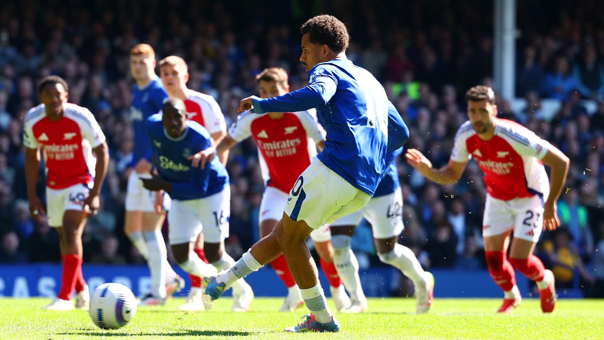Everton 1-1 Arsenal: Gunners held as Iliman Ndiaye's 'soft' penalty  clinches draw for Toffees | Football News | Sky Sports