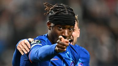 Noni Madueke celebrates scoring his second and Chelsea's third goal against Legia Warsaw