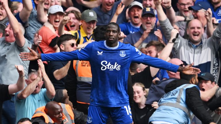 Abdoulaye Doucoure celebrates his winner for Everton