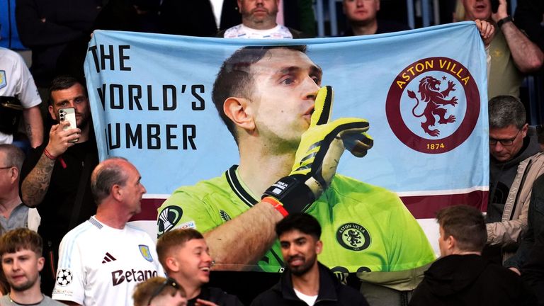 Emi Martinez was expecting a loud reception in Paris