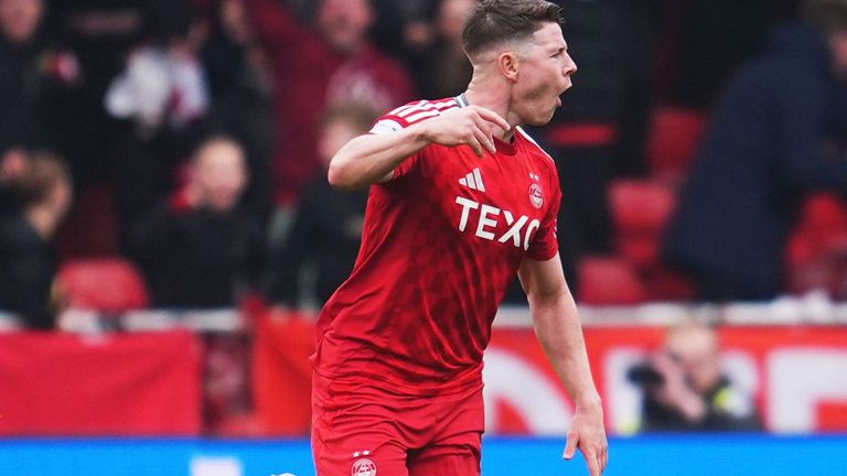 ABERDEEN, SCOTLAND - APRIL 26: Aberdeen's Kevin Nisbet celebrates scoring to make it 1-0 during a William Hill Premiership match between Aberdeen and Hibernian at Pittodrie, on April 26, 2025, in Aberdeen, Scotland. (Photo by Simon Wootton / SNS Group)