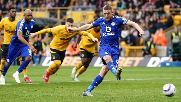 Jamie Vardy fails to convert a penalty at Molineux