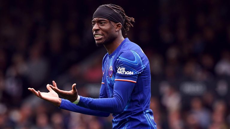 Noni Madueke grabs a missed chance against Everton