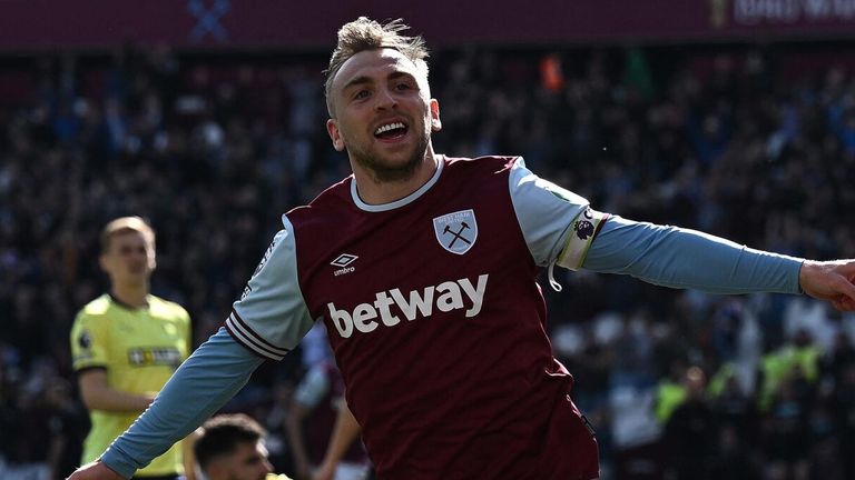 Jarrod Bowen celebrates after opening the scoring for West Ham against Southampton