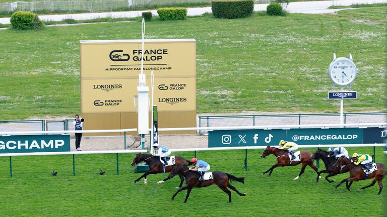 Sosie digs deep to land the Prix Ganay at ParisLongchamp