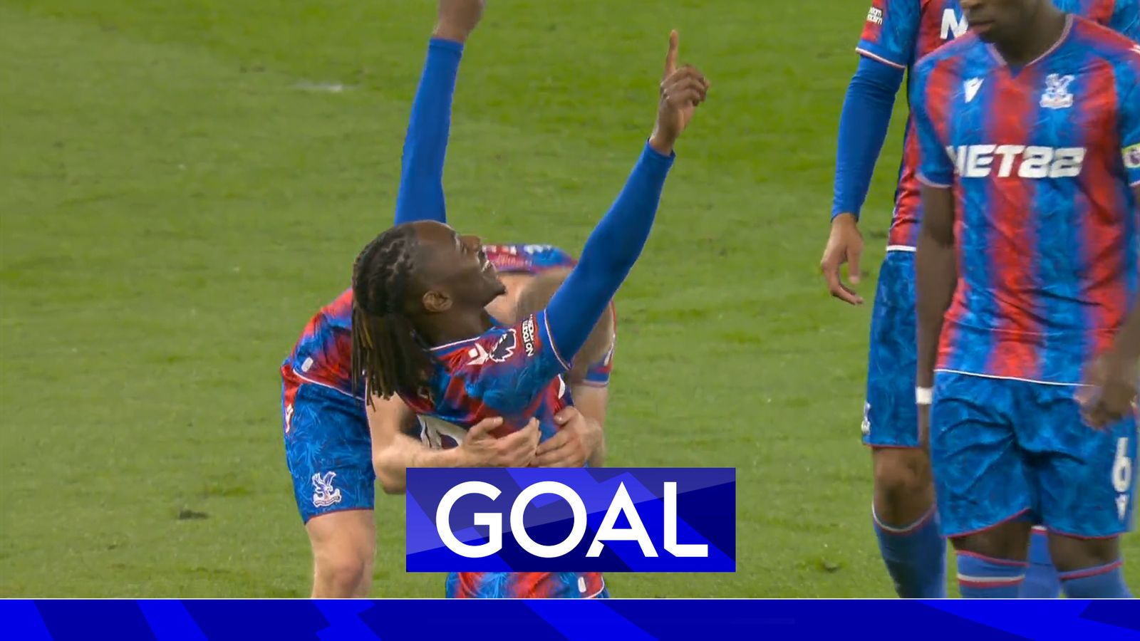 Eze holds his nerve to fire Palace in front from the penalty spot!