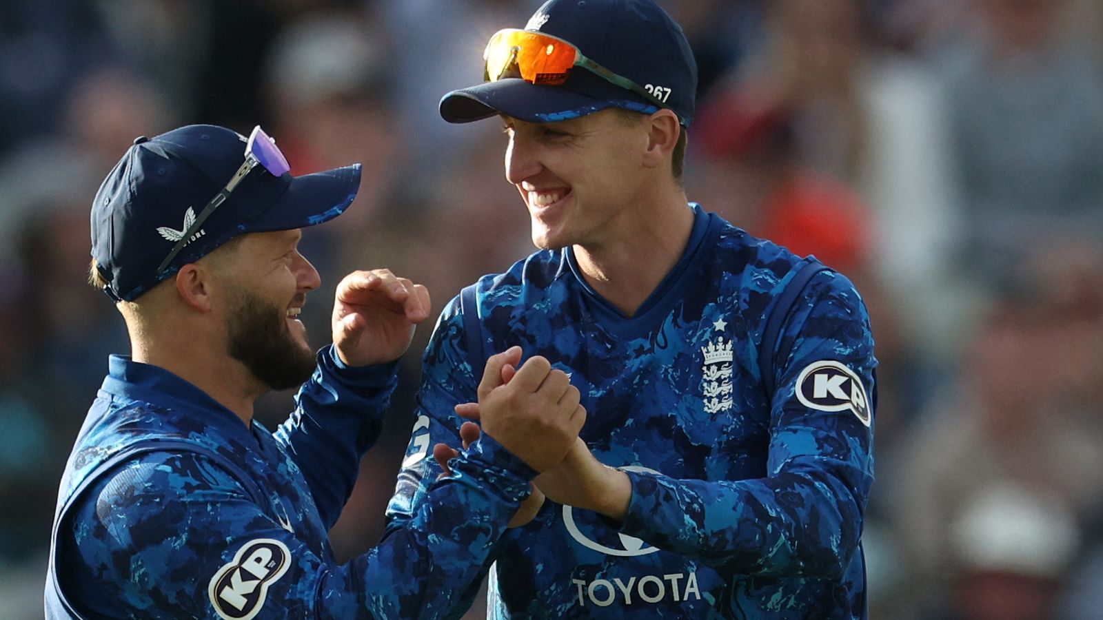 https://e0.365dm.com/25/05/1600x900/skysports-harry-brook-england_6930678.jpg?20250529195839