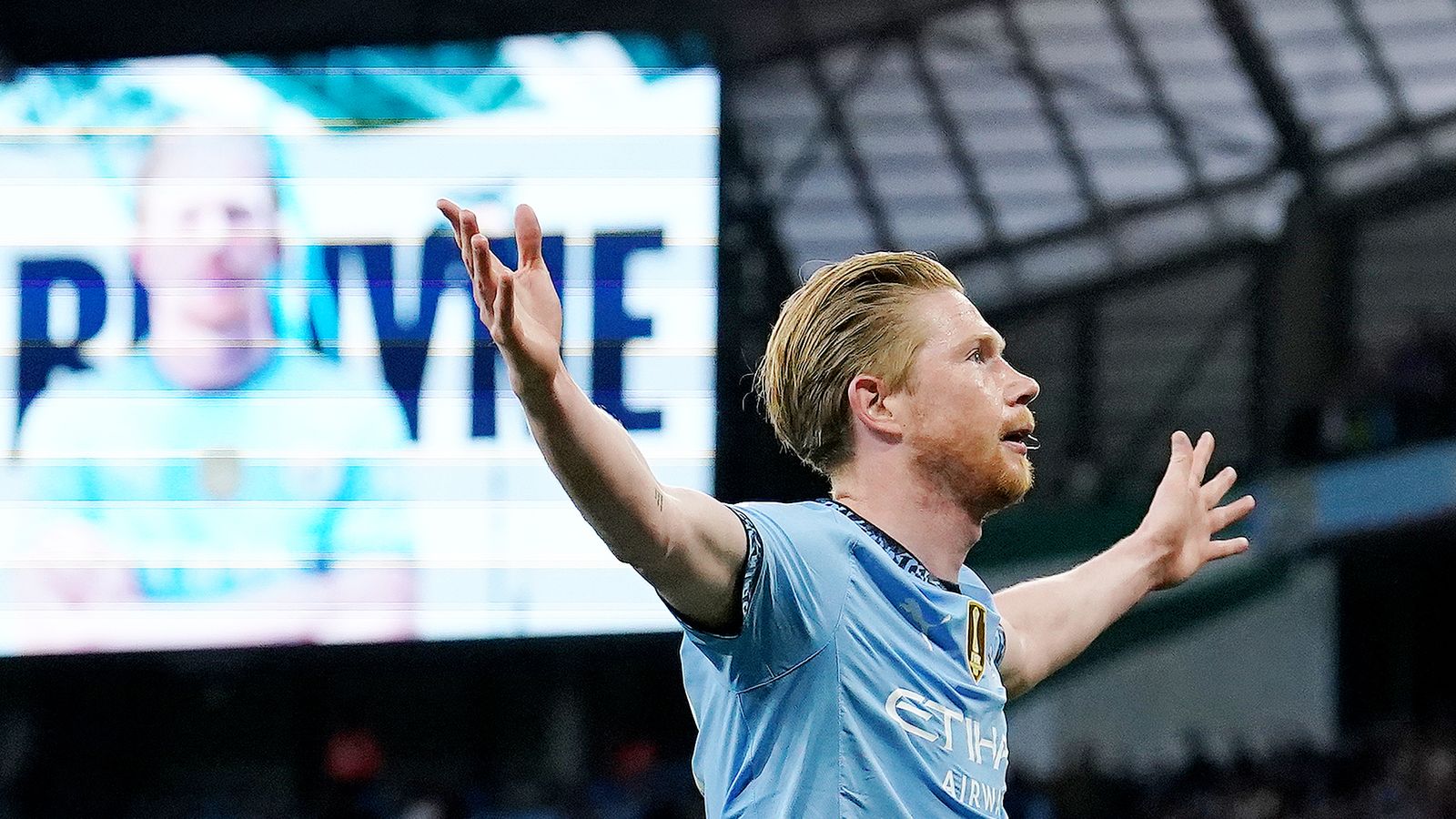 Should Man City have kept Kevin De Bruyne on 'one more year'? Jamie Carragher and Micah Richards disagree