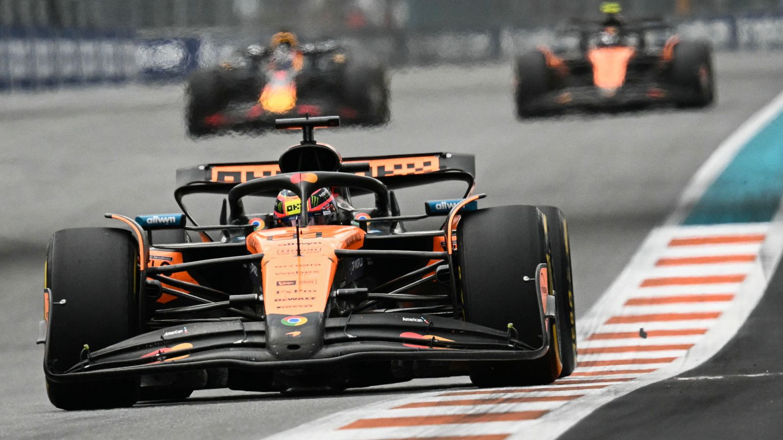 https://e0.365dm.com/25/05/1600x900/skysports-oscar-piastri-mclaren_6906591.jpg?20250504213636