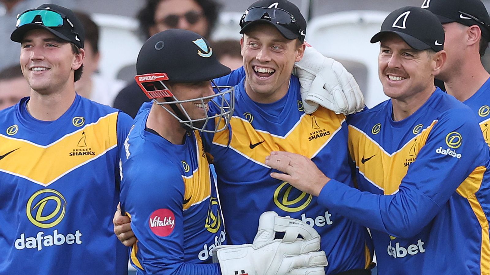 Vitality Blast: Lancashire Lightning and Sussex Sharks hold nerves for wins on opening night