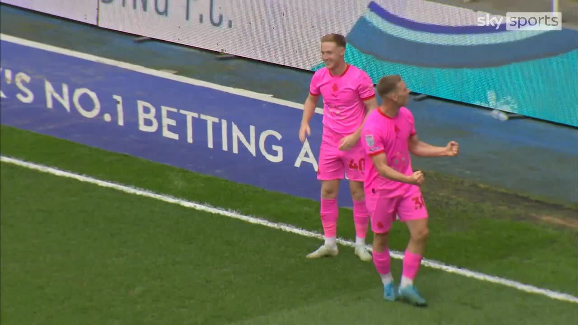 'It's another!' | Keillor-Dunn makes it three for Barnsley against Reading