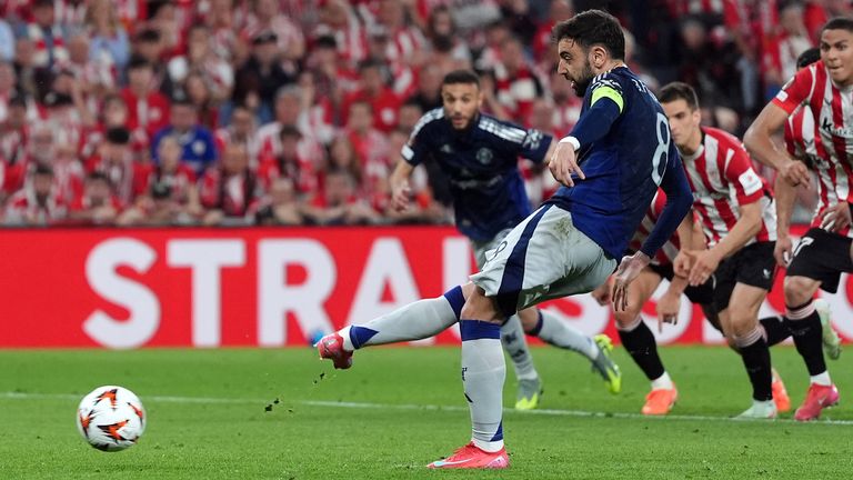 Bruno Fernandes scores from the penalty spot