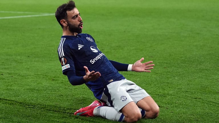 Bruno Fernandes celebrates scoring Man Utd's second goal