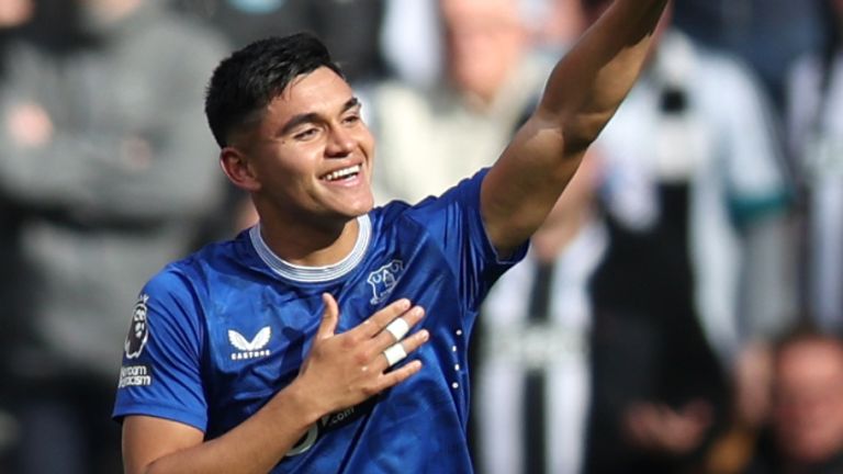 Carlos Alcaraz celebrates his goal