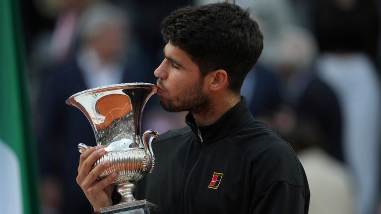 Carlos Alcaraz of Spain, kisses the trophy after winning the Italian Open tennis tournament at the Foro Italico in Rome, Sunday, May 18, 2025. (AP Photo/Alessandra Tarantino)