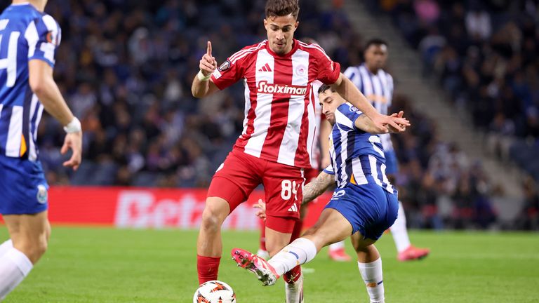 Porto's Alan Varela, right, tries to tackle Olympiacos' Charalampos Kostoulas during the Europa League opening phase soccer match between FC Porto and Olympiacos at the Dragao stadium in Porto, Portugal, Thursday, Jan. 23, 2025. (AP Photo/Luis Vieira)