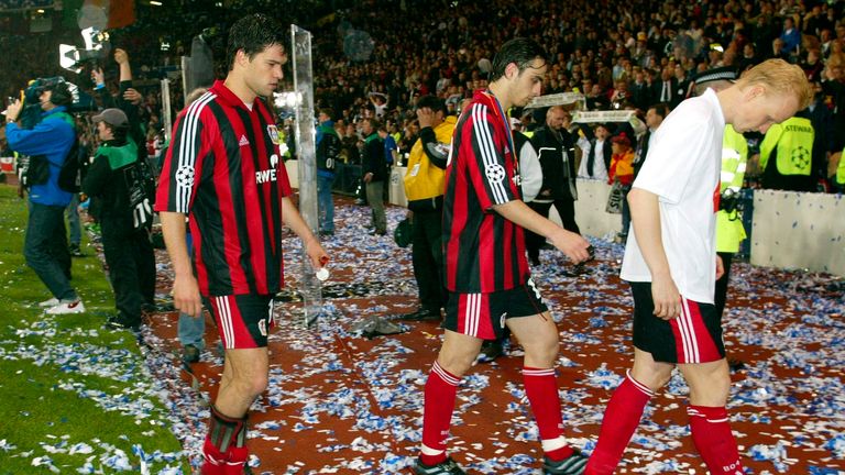 May 15, 2002 Champions League final in Glasgow Bayer 04 Leverkusen - Real Madrid 1: 2 Ballack, Berbatov and Ramelow leave the pitch disappointed Copyright by firo sportphoto